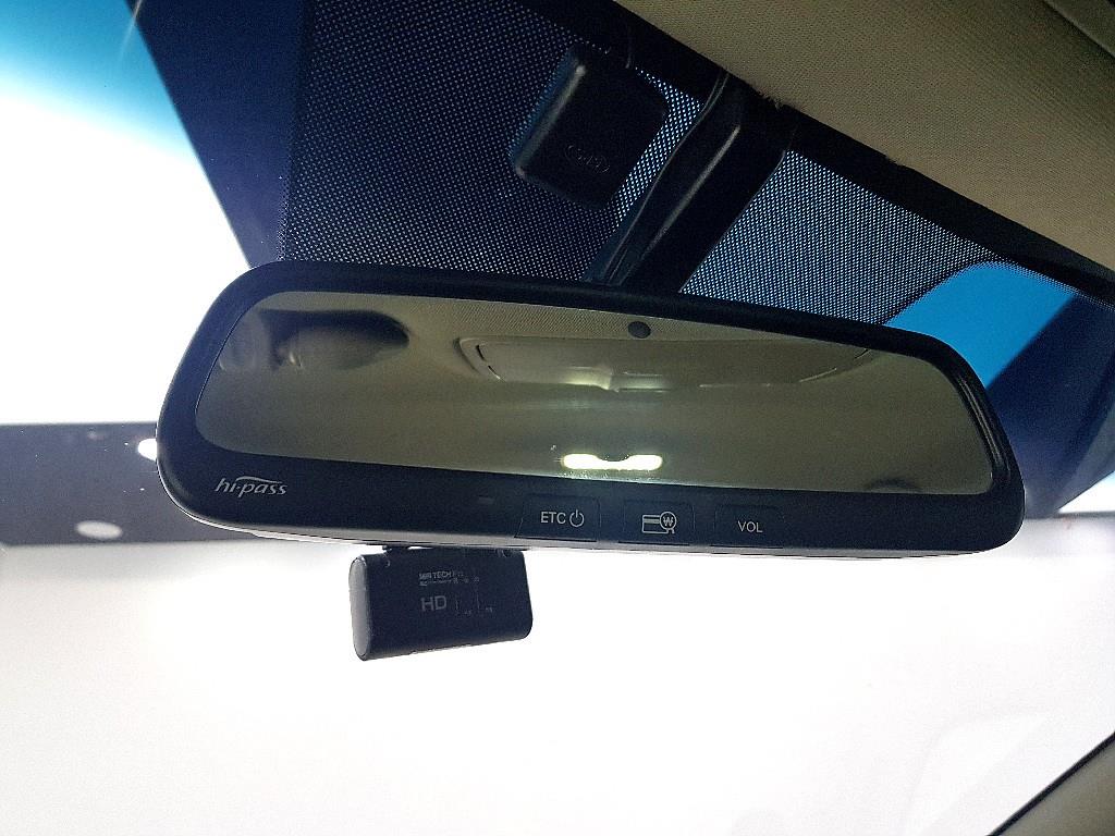 KIA Carens - Vista 11