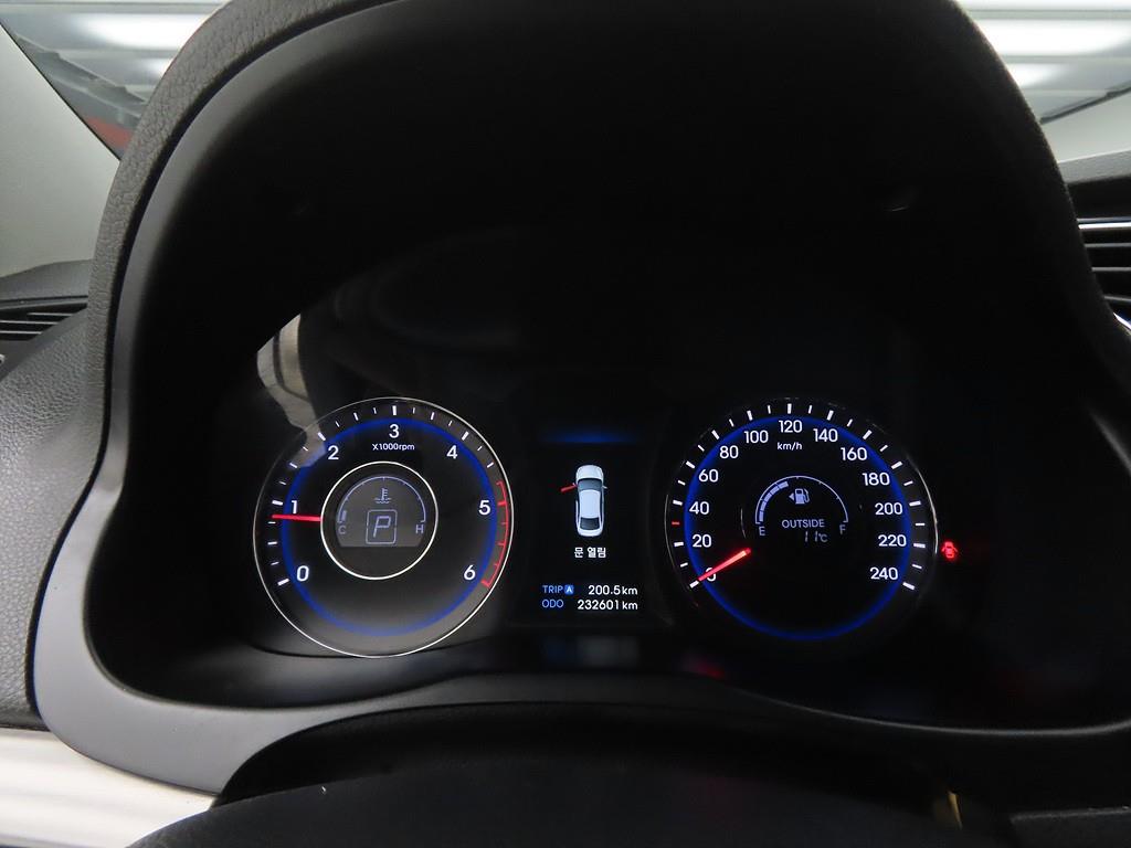 HYUNDAI i40 - Vista 9