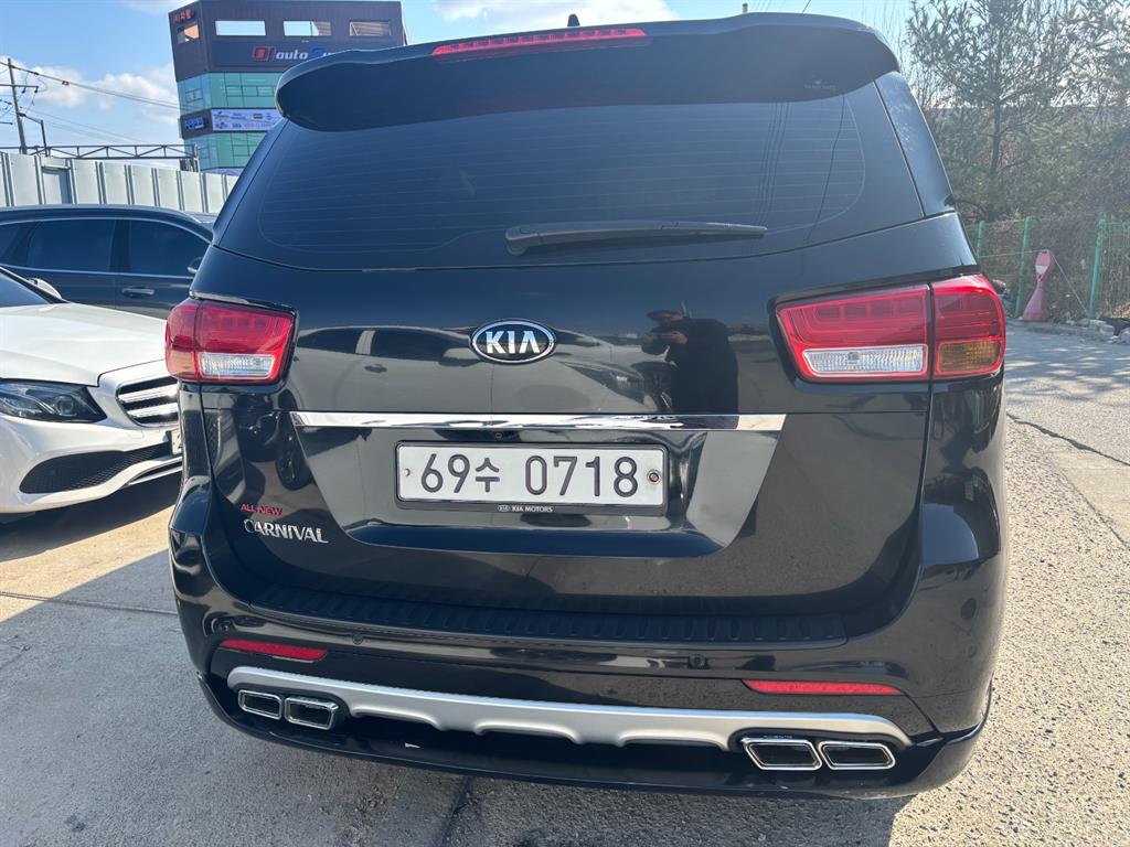 KIA Carnival - Vista 2