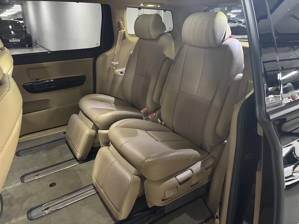 KIA Carnival - Vista 10