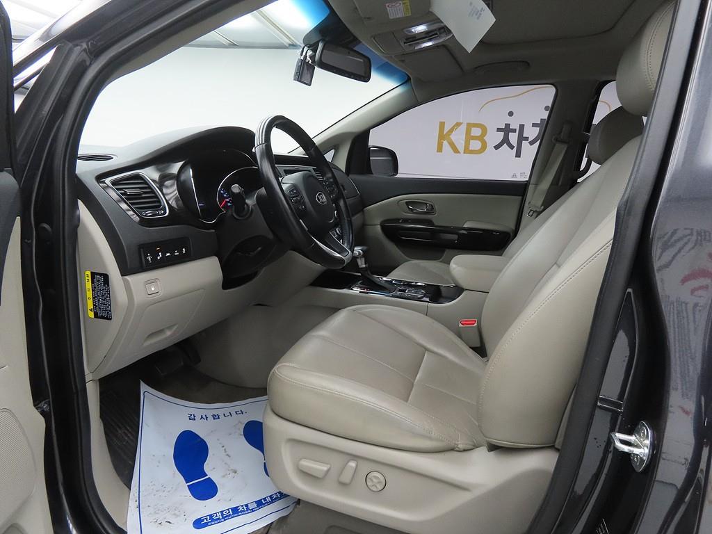 KIA Carnival - Vista 5