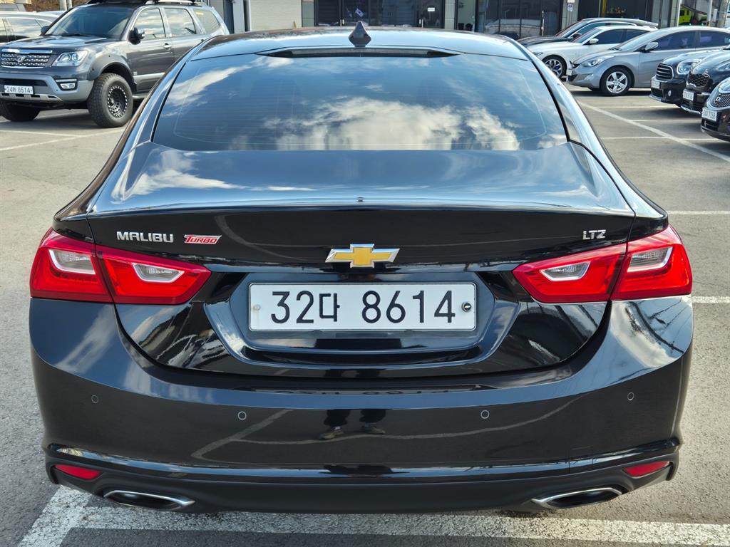 Chevrolet Malibu - Vista 3