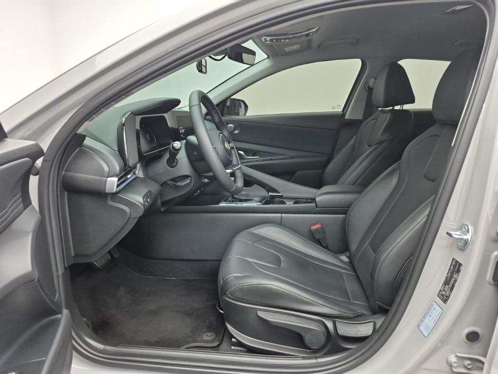 HYUNDAI Avante - Vista 11