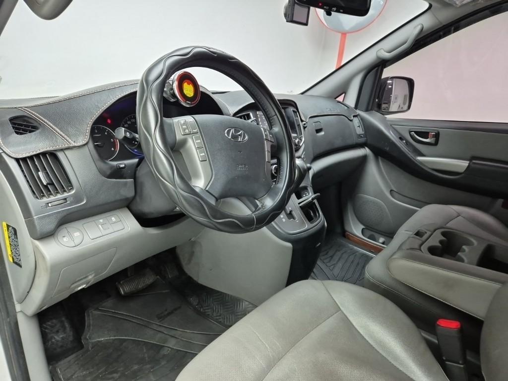 HYUNDAI Starex - Vista 7