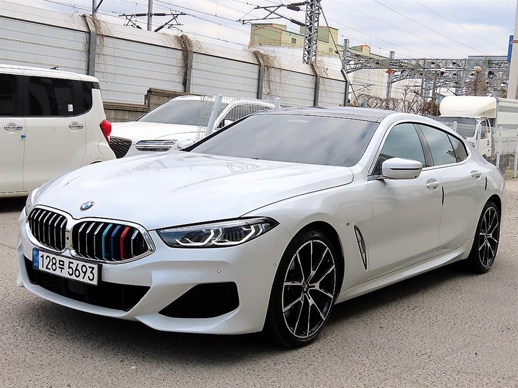 BMW 8 Series - Vista 2