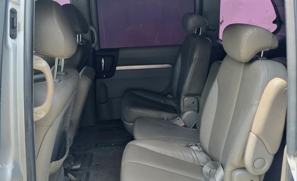 KIA Carnival - Vista 10