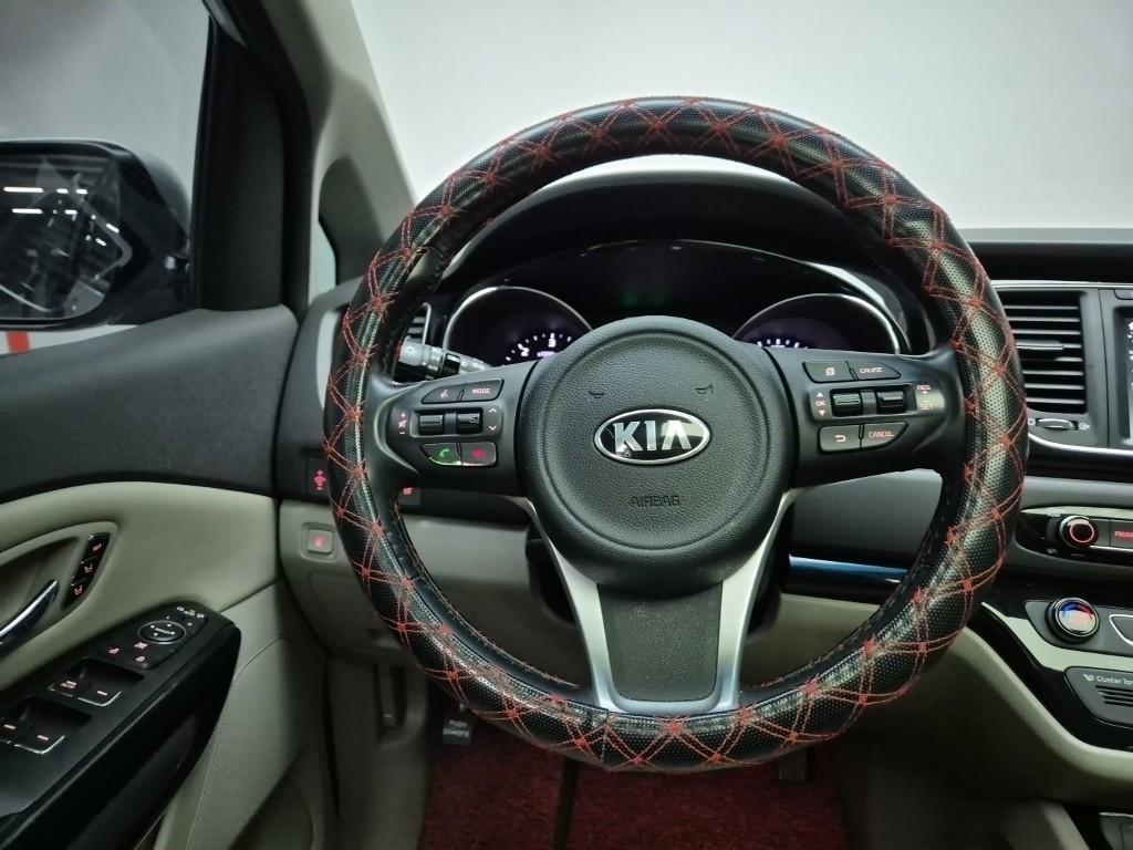 KIA Carnival - Vista 7