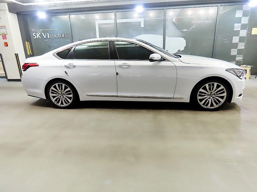 HYUNDAI Genesis - Vista 3