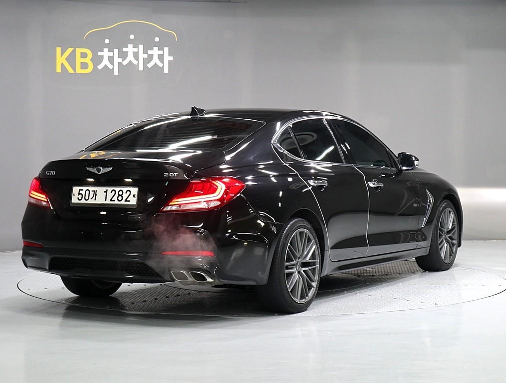 Genesis G70 - Vista 3