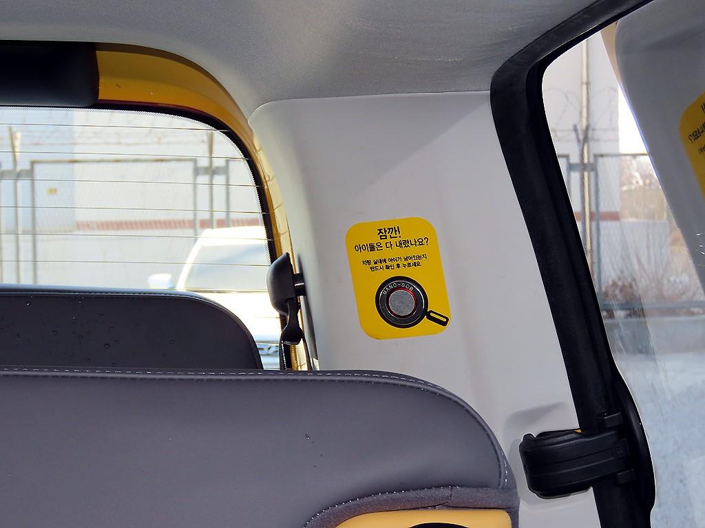 HYUNDAI Staria 2025 Amarillo - Importación desde Corea - HF Imports Iquique - Foto 16