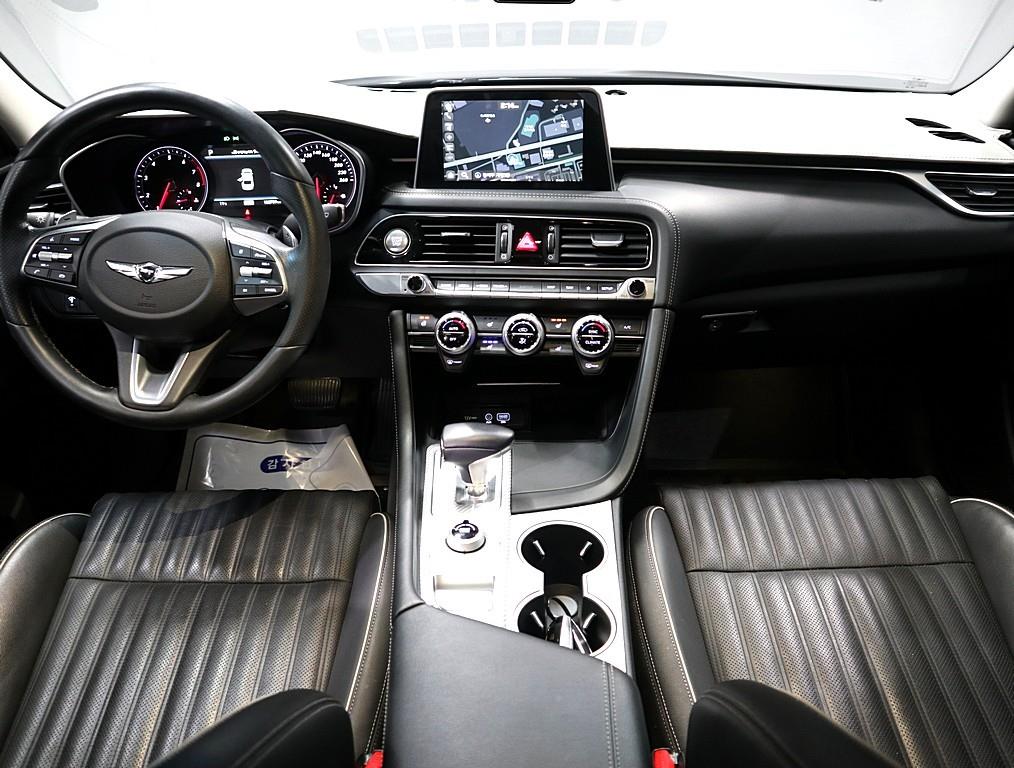 Genesis G70 - Vista 5