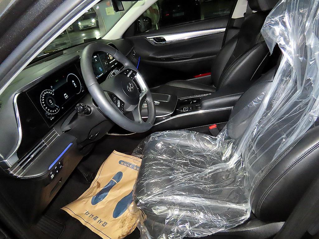 HYUNDAI Grandeur - Vista 6