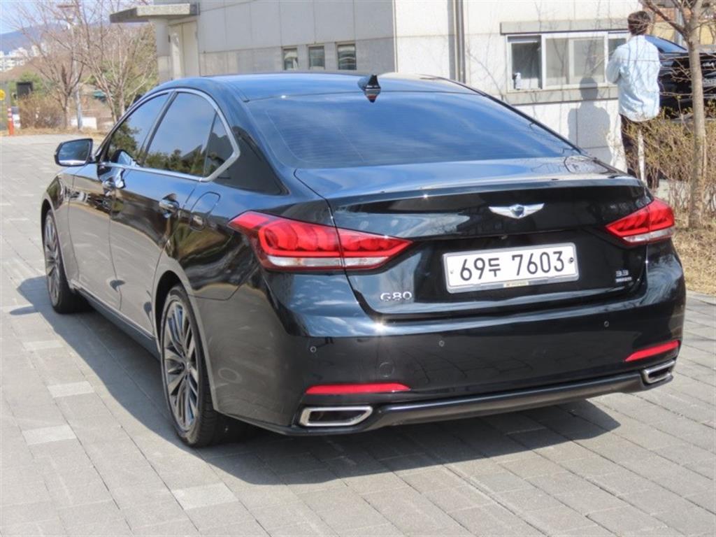 HYUNDAI Genesis - Vista 7