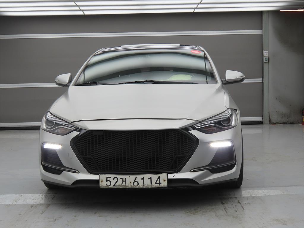 HYUNDAI Avante - Vista 2