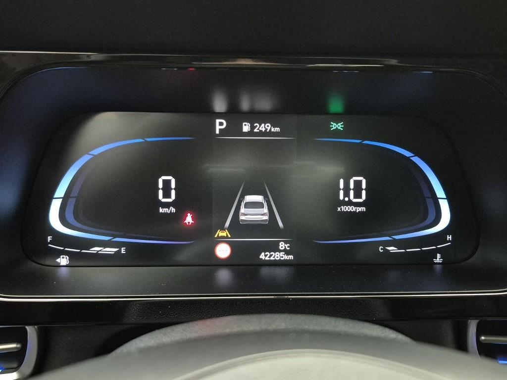 HYUNDAI Avante - Vista 7