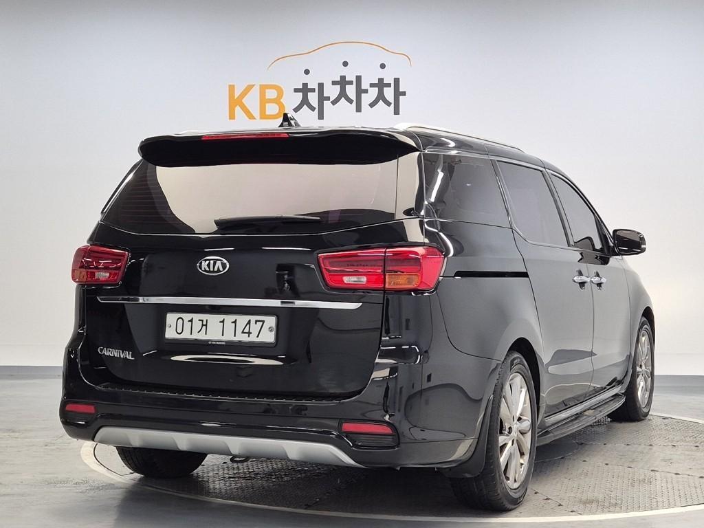 KIA Carnival - Vista 3