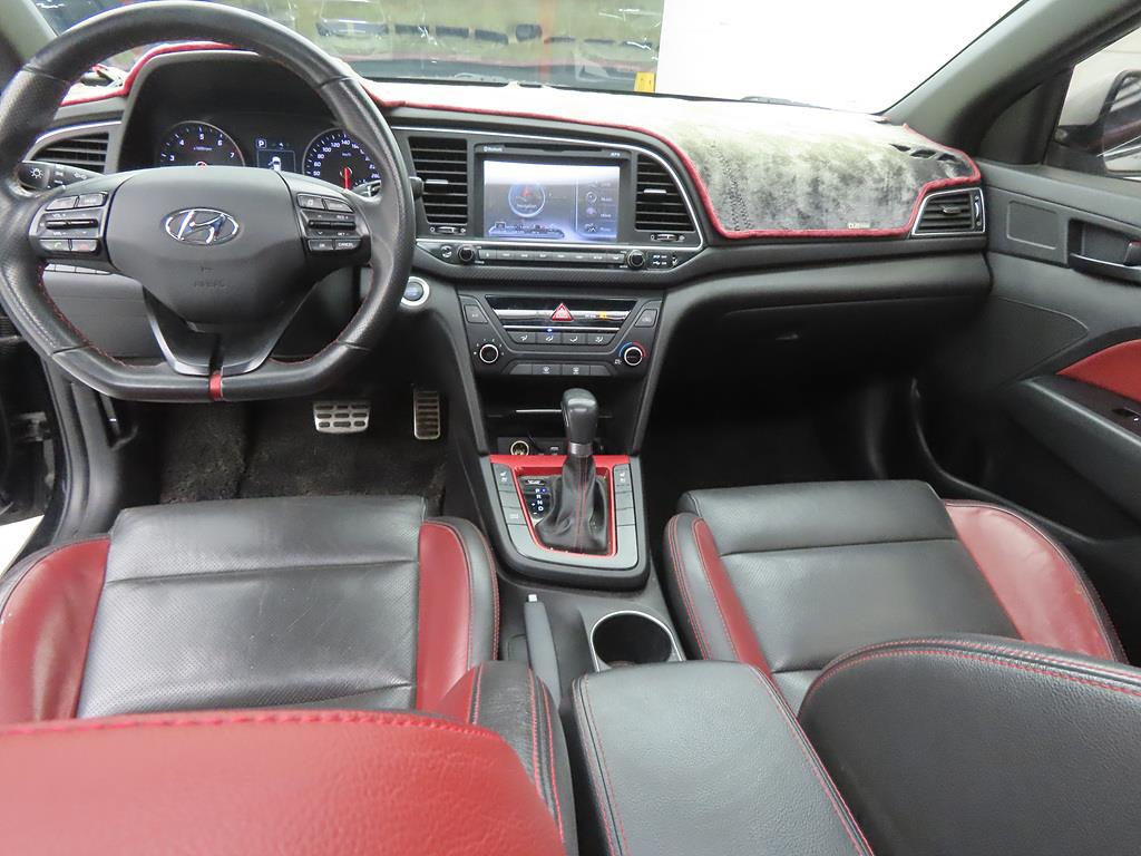 HYUNDAI Avante - Vista 7