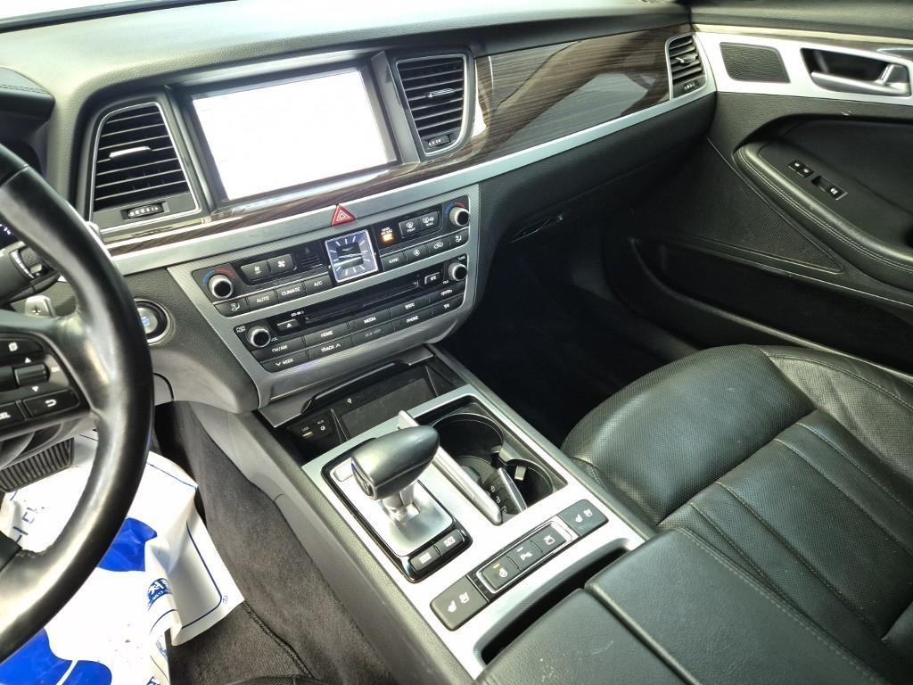 Genesis G80 - Vista 10