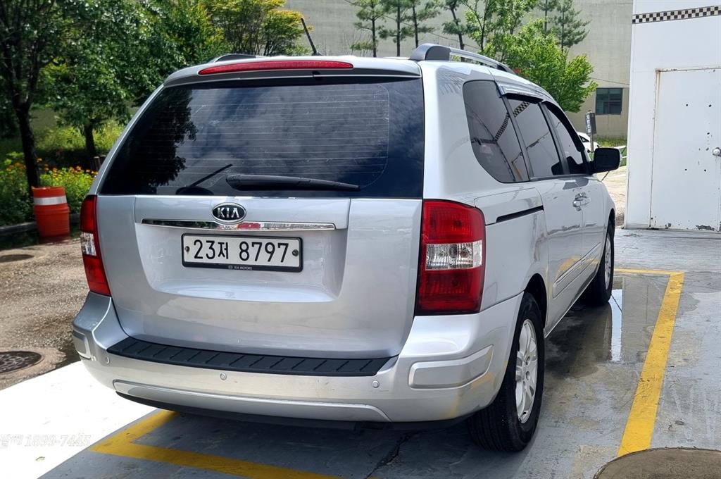 KIA Carnival - Vista 5