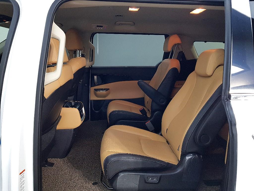 KIA Carnival - Vista 9