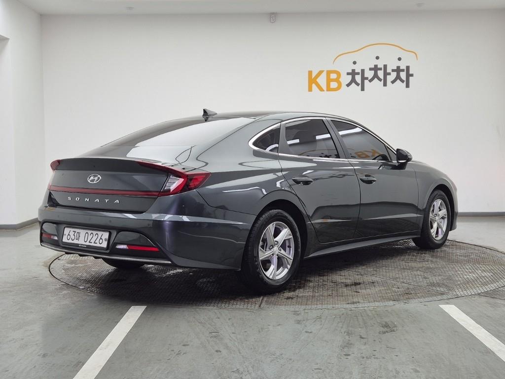HYUNDAI Sonata - Vista 4