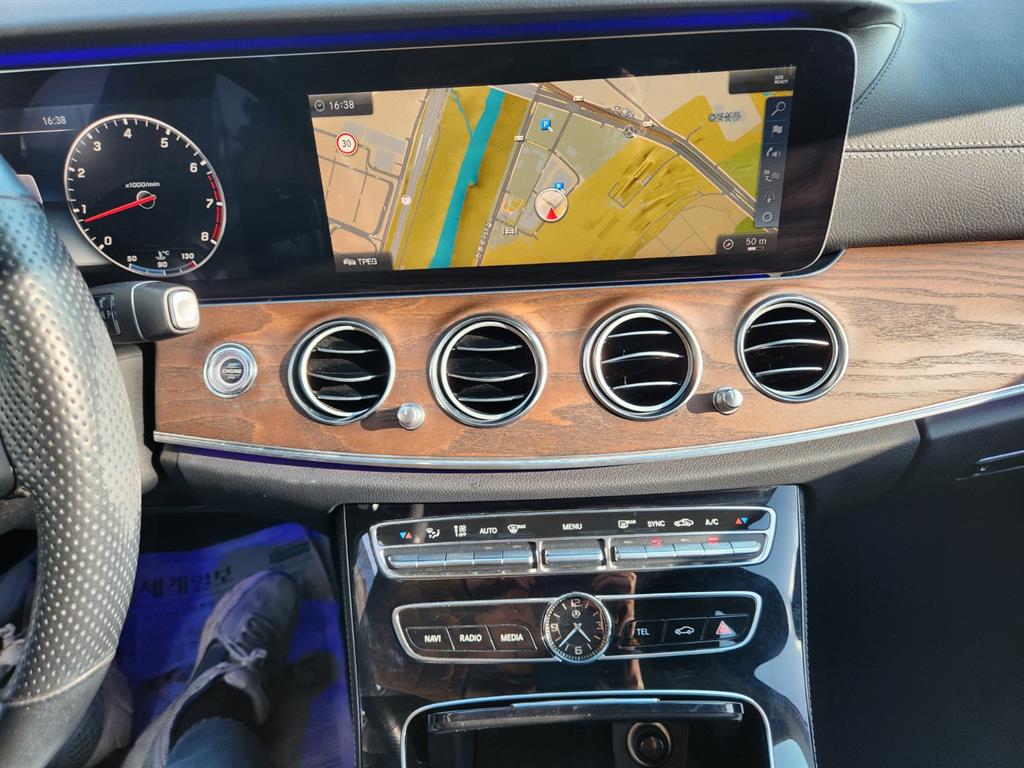 Mercedes Benz E class 2018 Gris - Importación desde Corea - HF Imports Iquique - Foto 19