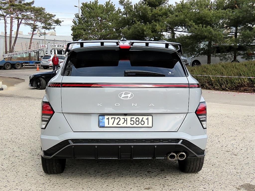 HYUNDAI Kona - Vista 4