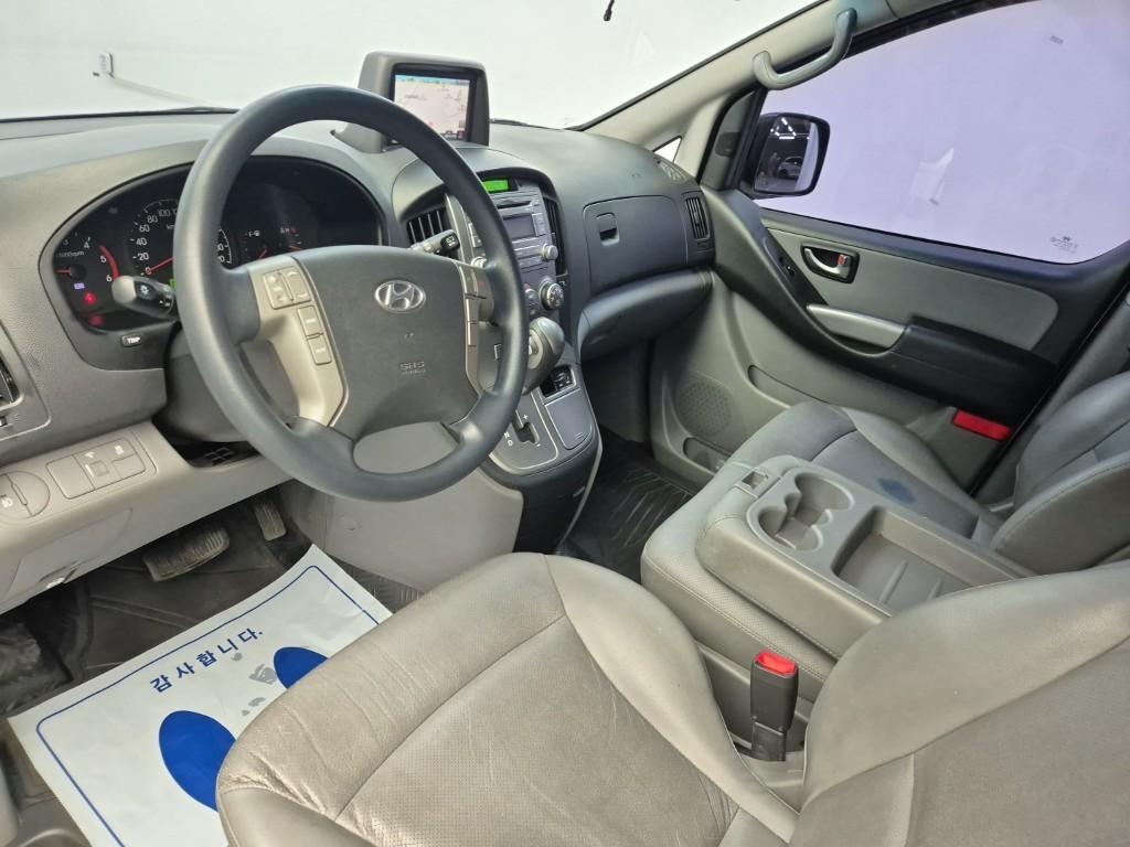 HYUNDAI Starex - Vista 7