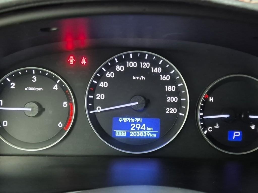 HYUNDAI Starex - Vista 6