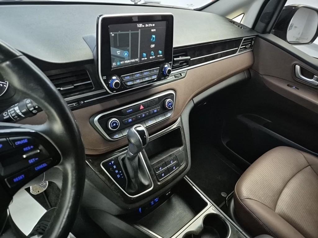 HYUNDAI Starex - Vista 10