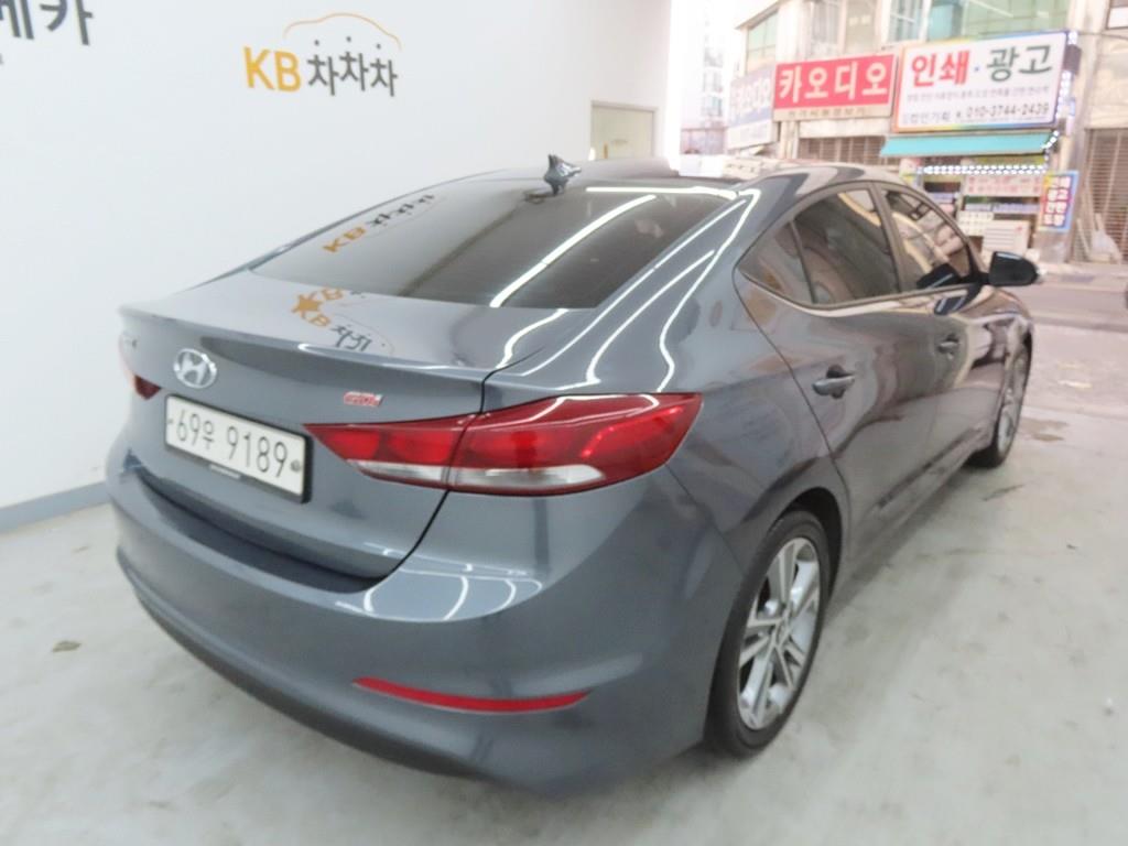 HYUNDAI Avante - Vista 4