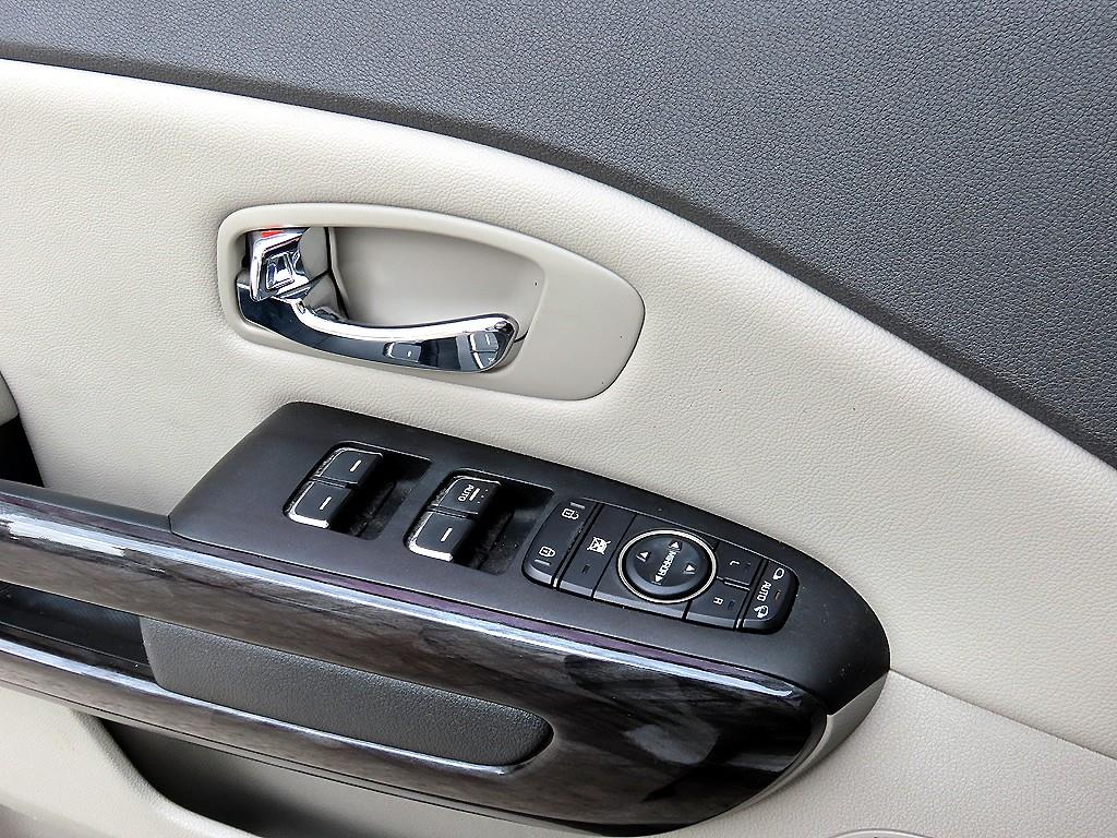 KIA Carnival - Vista 11