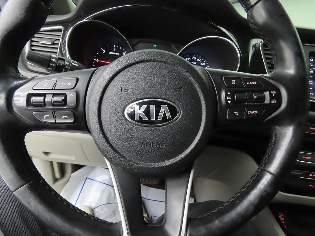 KIA Carnival - Vista 11