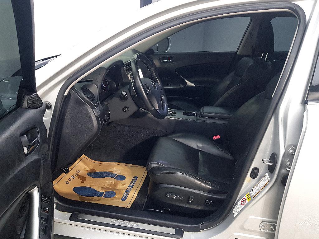 Lexus IS - Vista 8