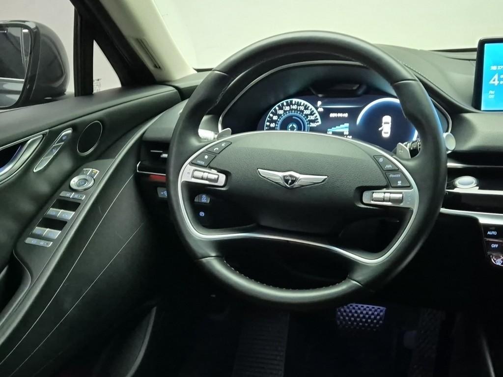 Genesis G80 - Vista 9