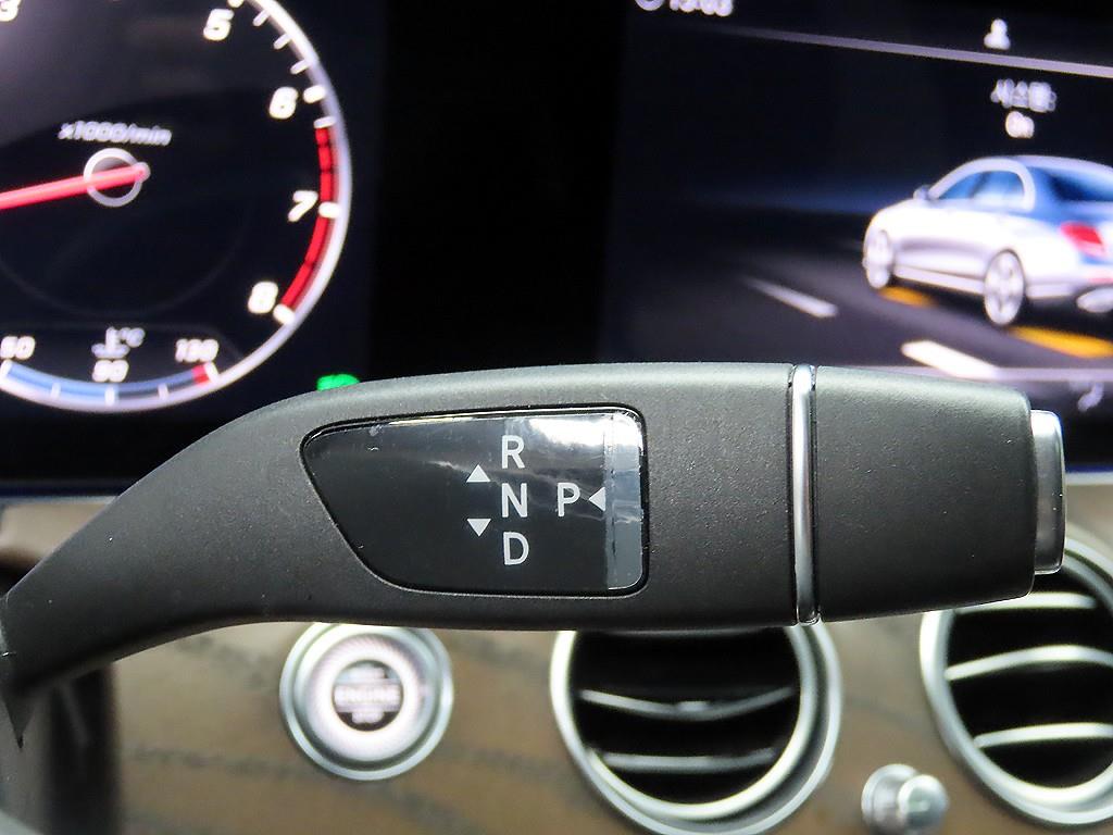 Mercedes Benz E class - Vista 10