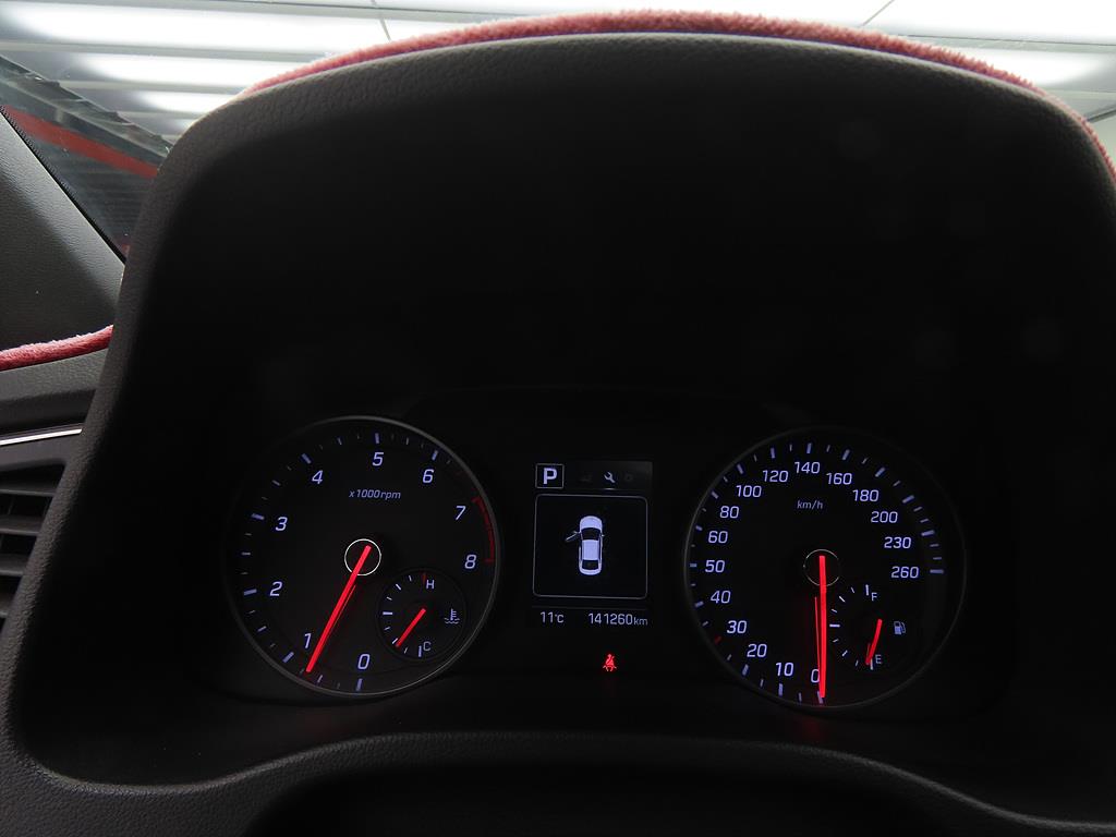 HYUNDAI Avante - Vista 9