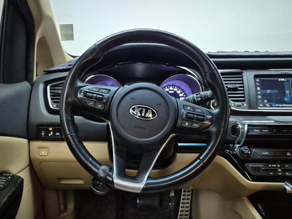 KIA Carnival - Vista 9