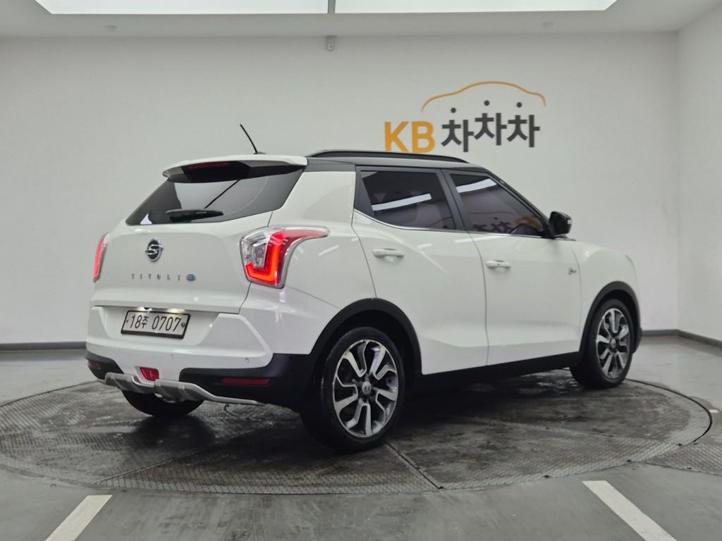 Ssangyong Tivoli - Vista 4
