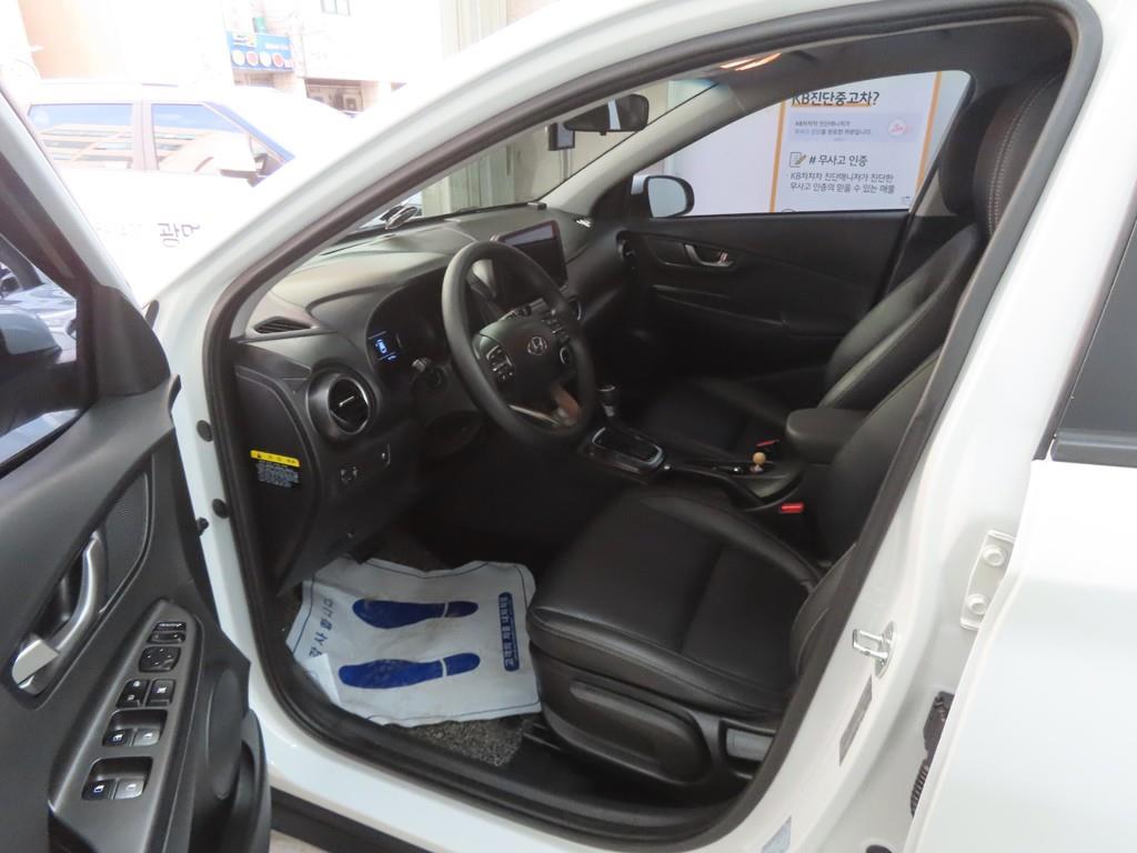 HYUNDAI Kona - Vista 5