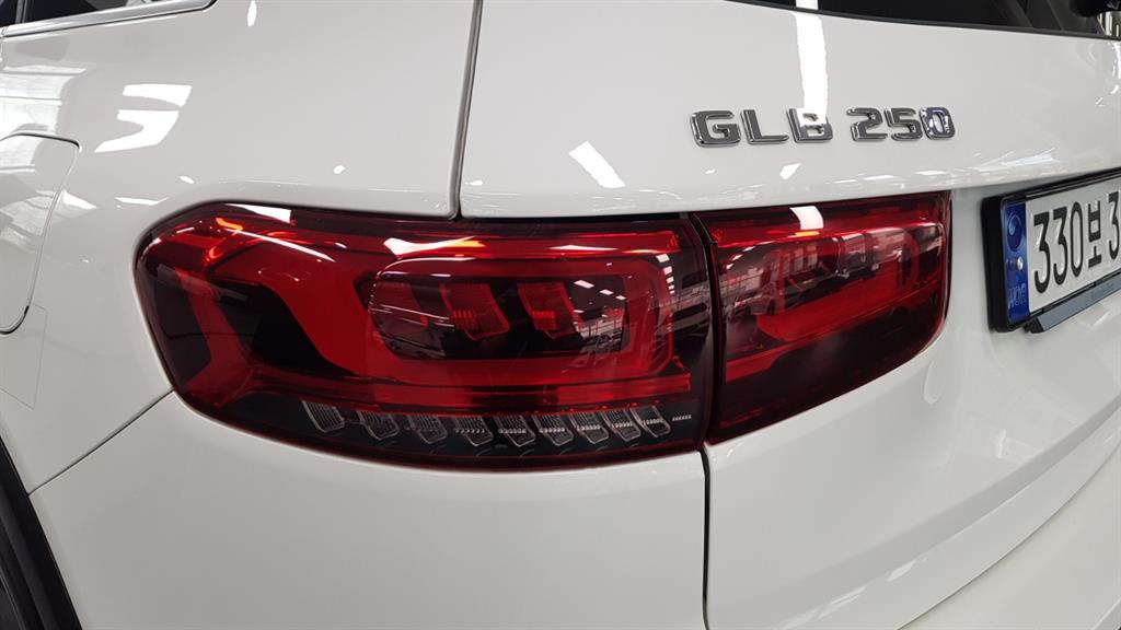 Mercedes Benz GLB Class - Vista 9