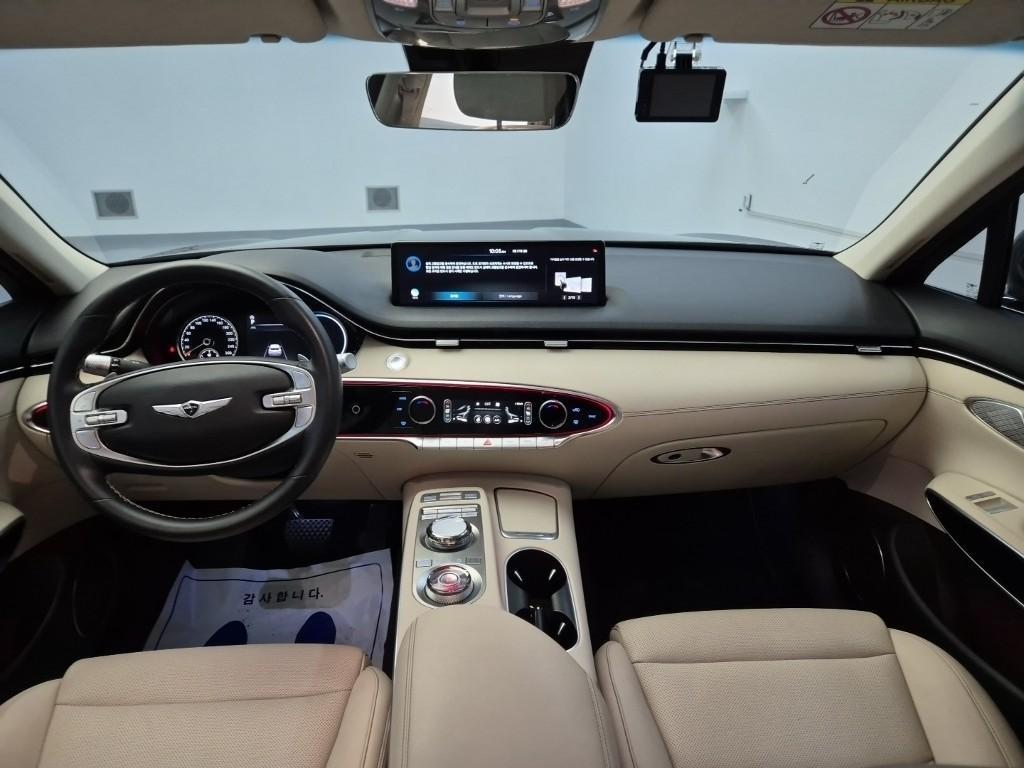 Genesis GV70 - Vista 7