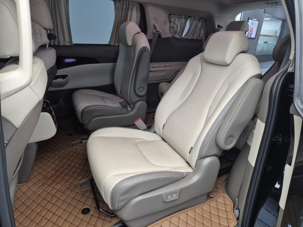 KIA Carnival - Vista 12