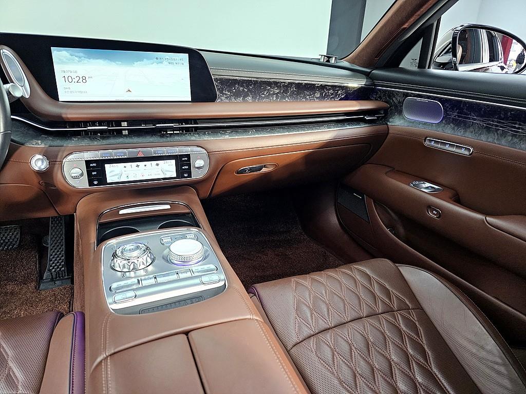 Genesis G90 - Vista 10