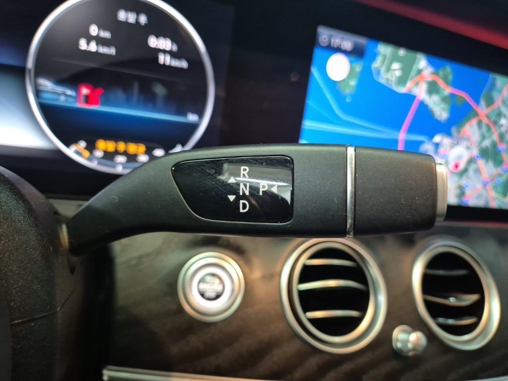 Mercedes Benz E class - Vista 12