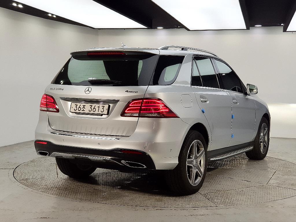 Mercedes Benz GLE Class - Vista 4