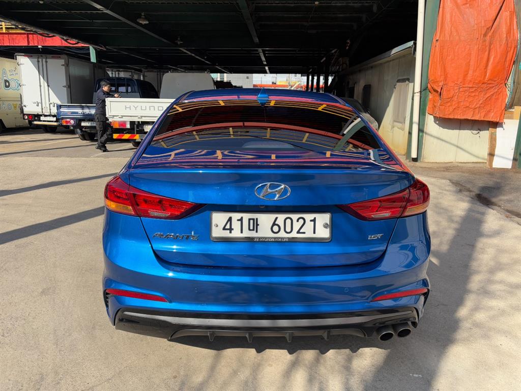 HYUNDAI Avante - Vista 4