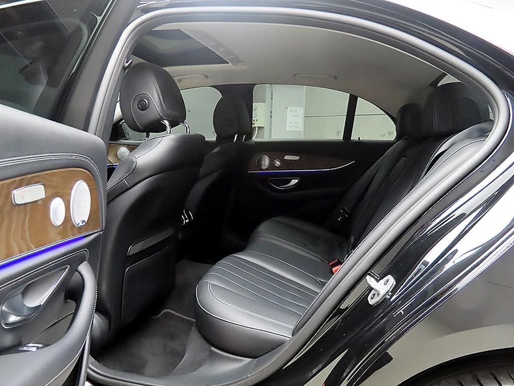 Mercedes Benz E class - Vista 6