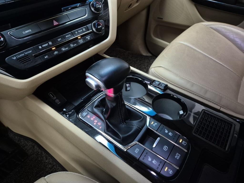 KIA Carnival - Vista 8