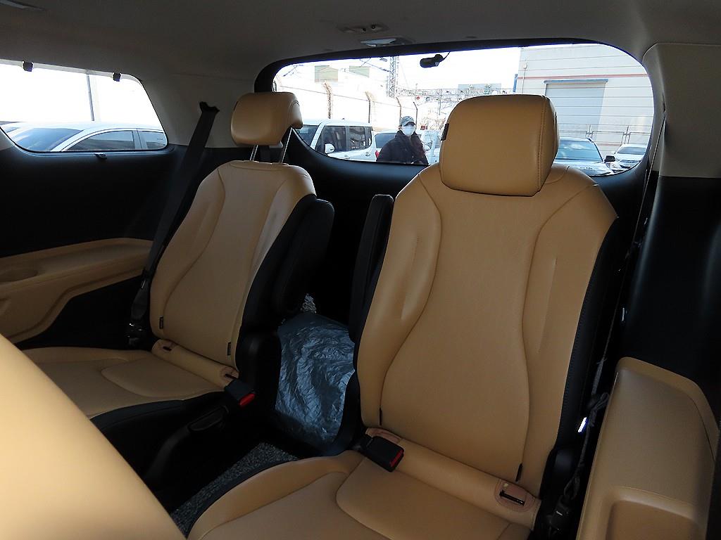 KIA Carnival - Vista 7